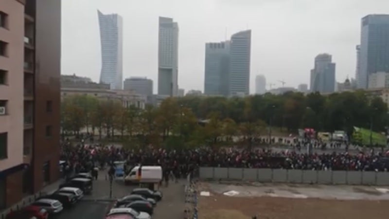 Επανάσταση στην Πολωνία: 30.000 πολίτες βρίζουν εν χορώ το Ισλάμ!